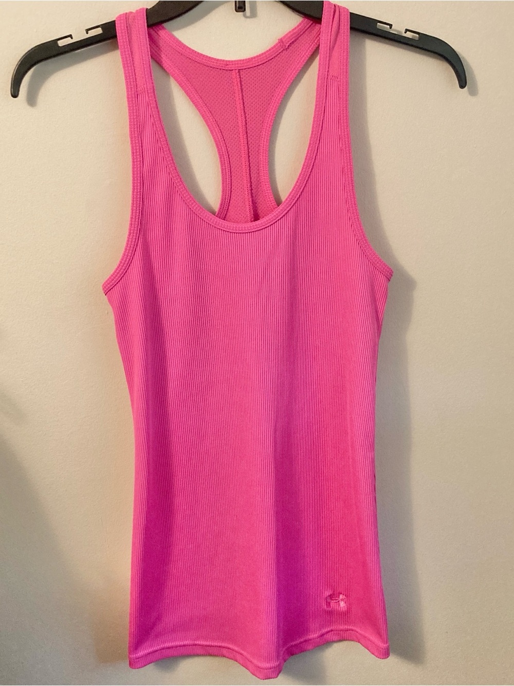 Under Armour Pink Tank-Top Shirt Size Small Hot Neon Pink Fitted Heat Gear Racer